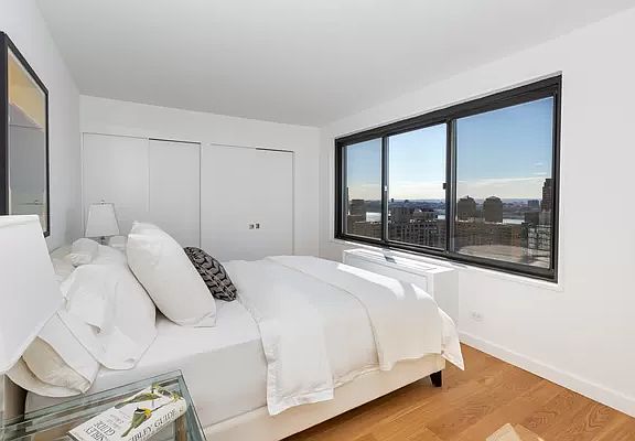 5th image of 201 W 70th St APT 36A