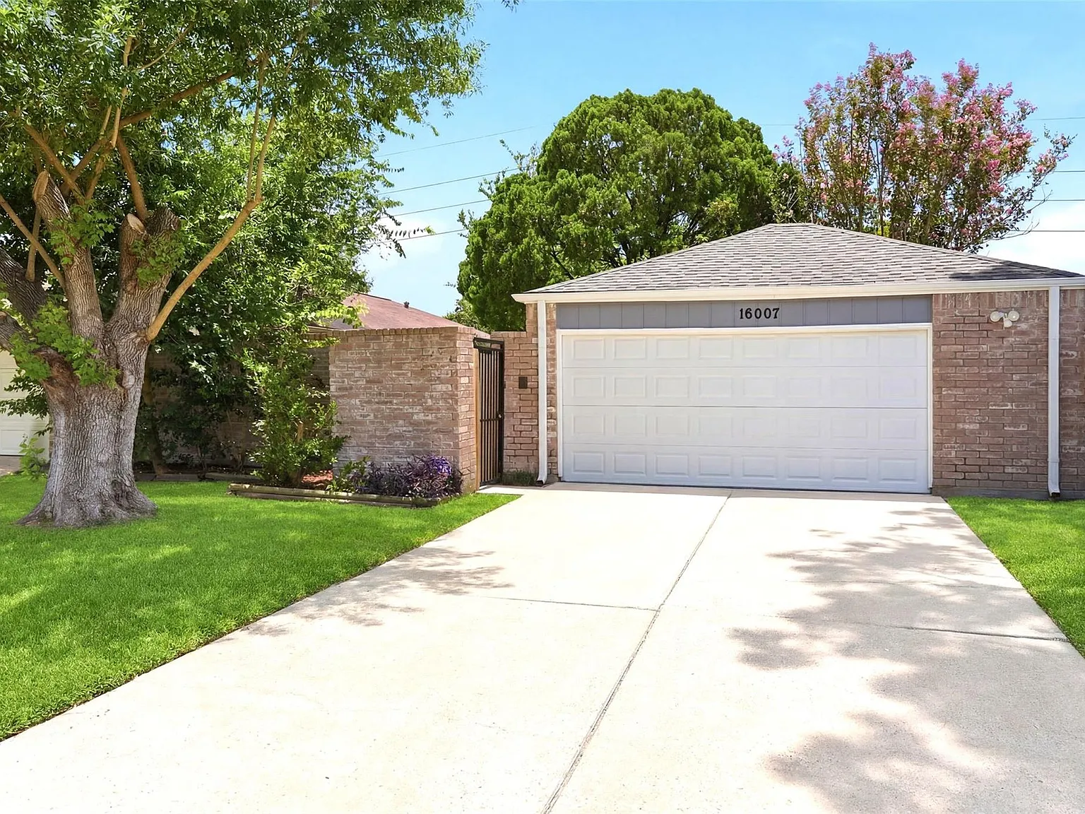 3 bed, 2.0 bath, 1500 sqft, $2,000 — Photo 1