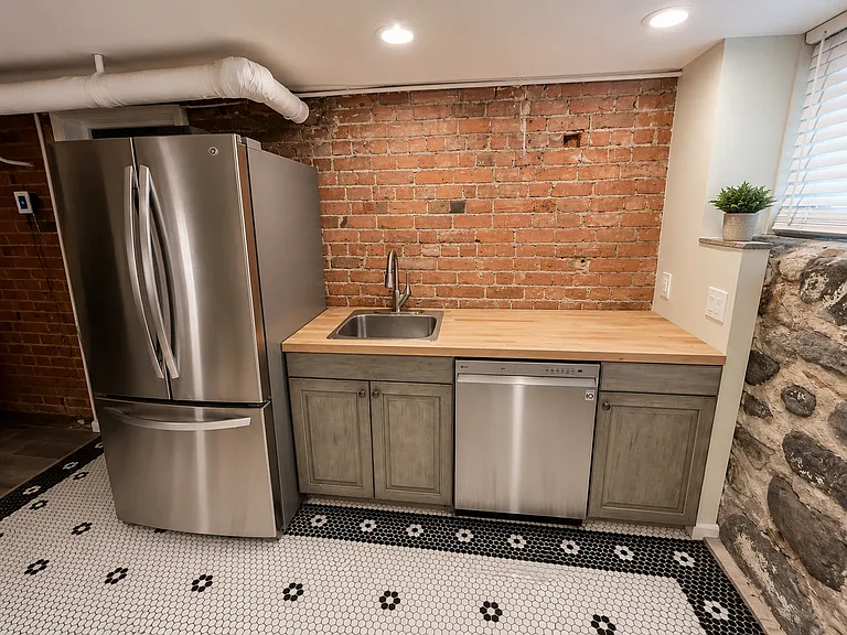 Varsity Management - 328 E. William — Photo 24
