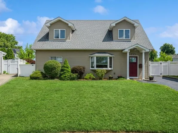 15 Budd Court, Bethpage, NY 11714