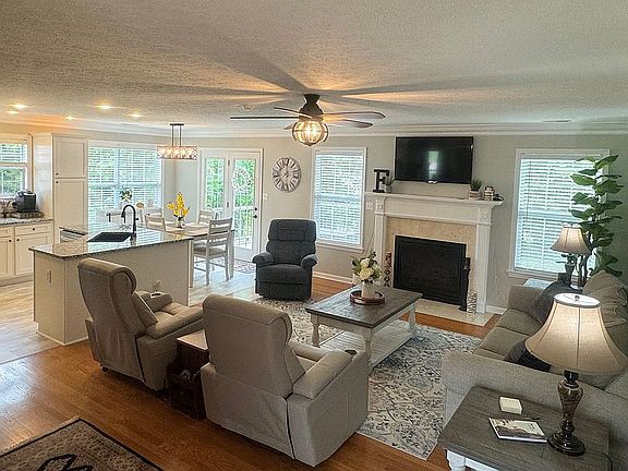 Open concept living/dining