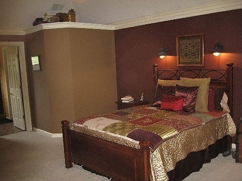 5th image of 9200 Longwood Ln