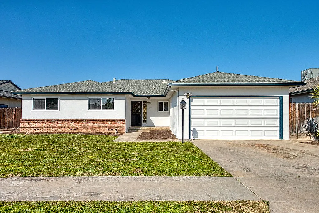 1316 E Escalon Ave photo 1