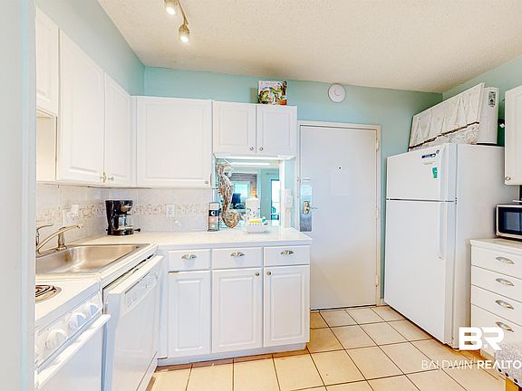 3rd image of 375 Plantation Rd #5402