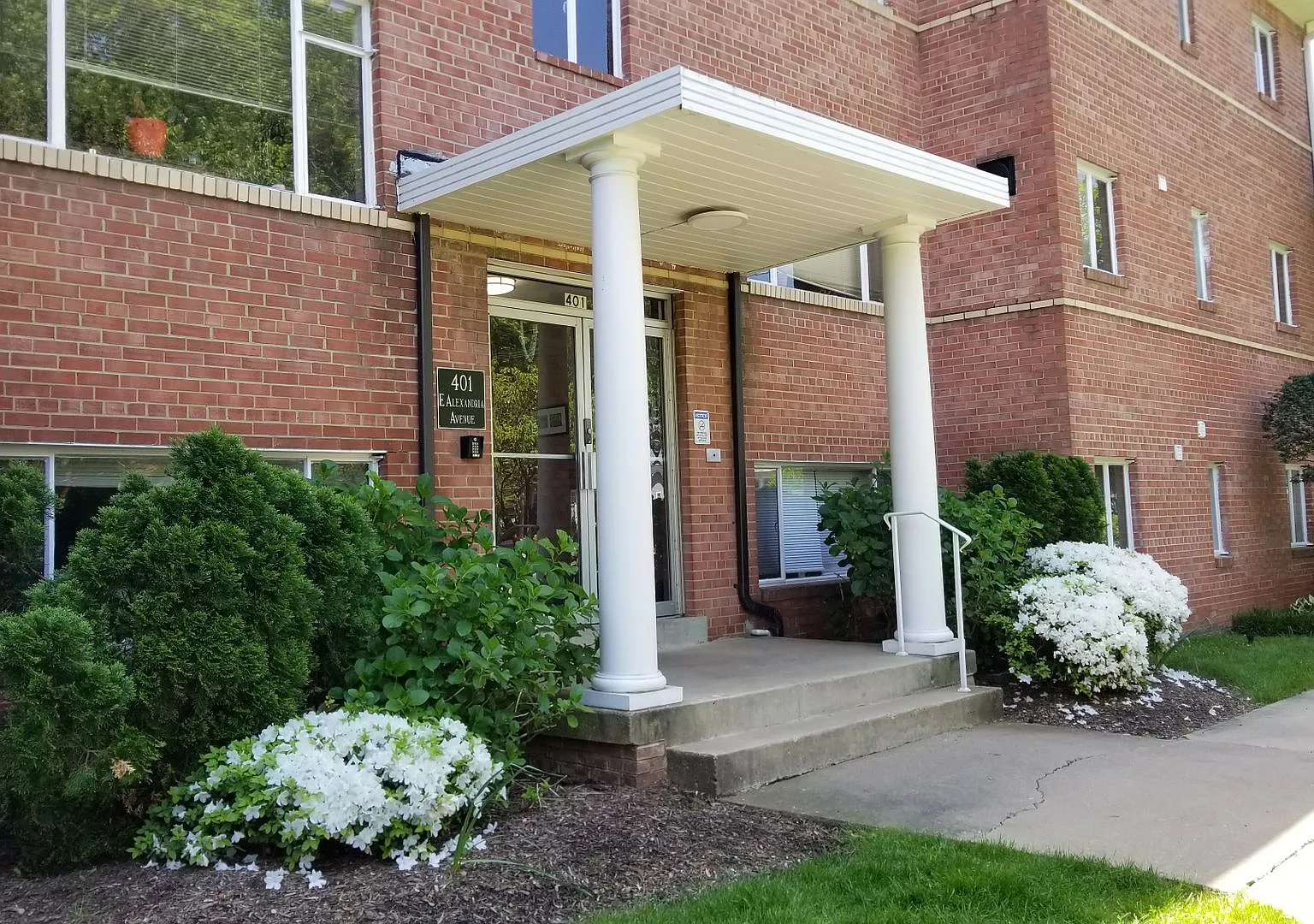 Alexandria Apartment - E. Alexandria — Photo 2