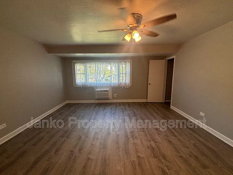 392 Hickory St #2W — Photo 4