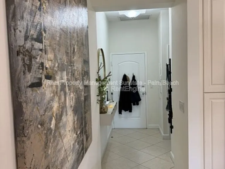 801 S Olive Ave #207 — Photo 2
