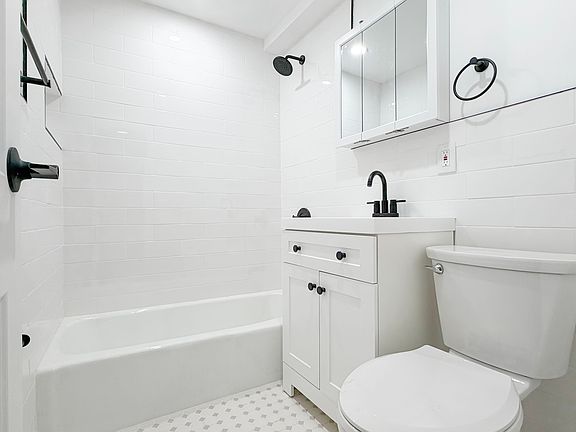 4th image of 181 Macdonough St Unit Garden