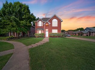 708 Sierra Ct, Grand Prairie, TX 75052