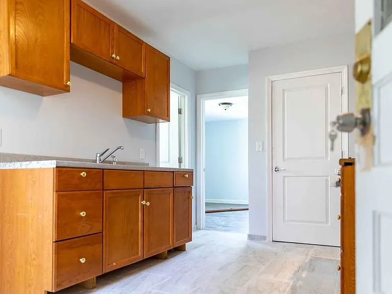 102 Thomas St — Photo 8