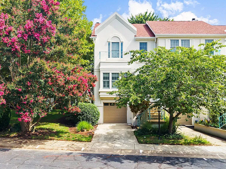 41 Queen Catherine Ct #A — Photo 3