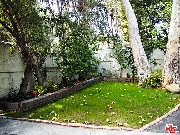 2nd image of 1714 N Beverly Glen Blvd