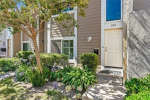 104 Oval Rd Photo 1