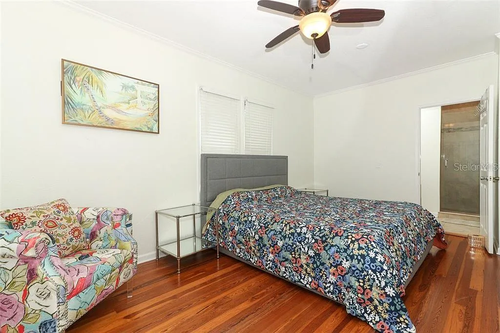 5 bed, 6.0 bath, 2735 sqft, $9,900 — Photo 2