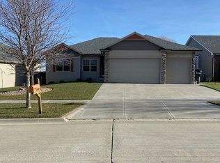 1940 NW 44th St, Lincoln, NE 68528