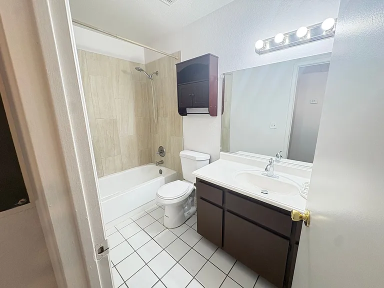 2931 E Beck Ln — Photo 5