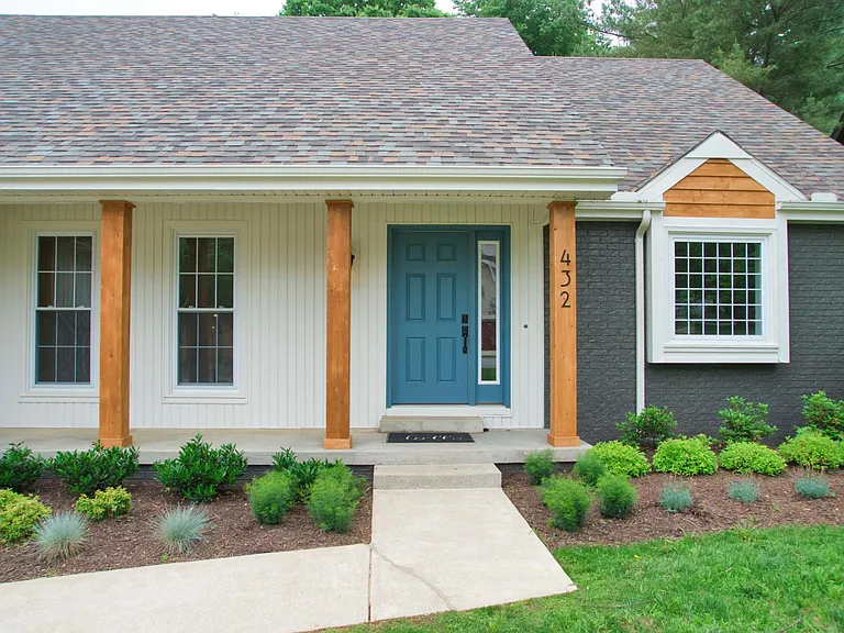 432 E Grayrock Dr — Photo 2