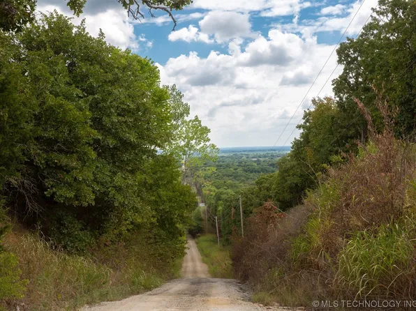 21924 Bella Rd, Okmulgee, OK 74447