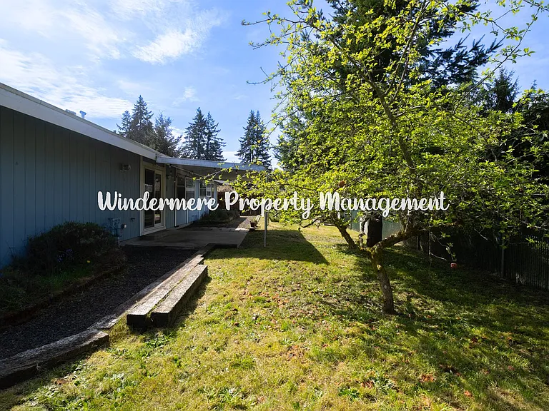 4210 Eastwood Ave SE — Photo 3