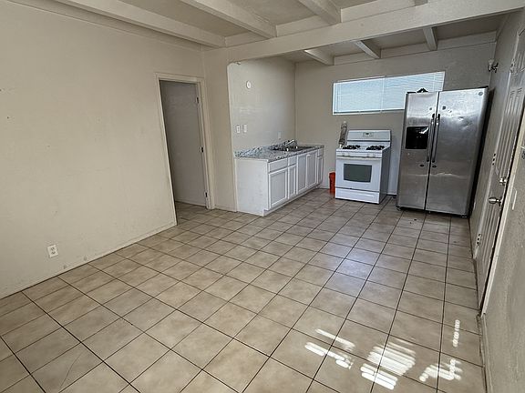 3rd image of 650 W Buena Vista St #8