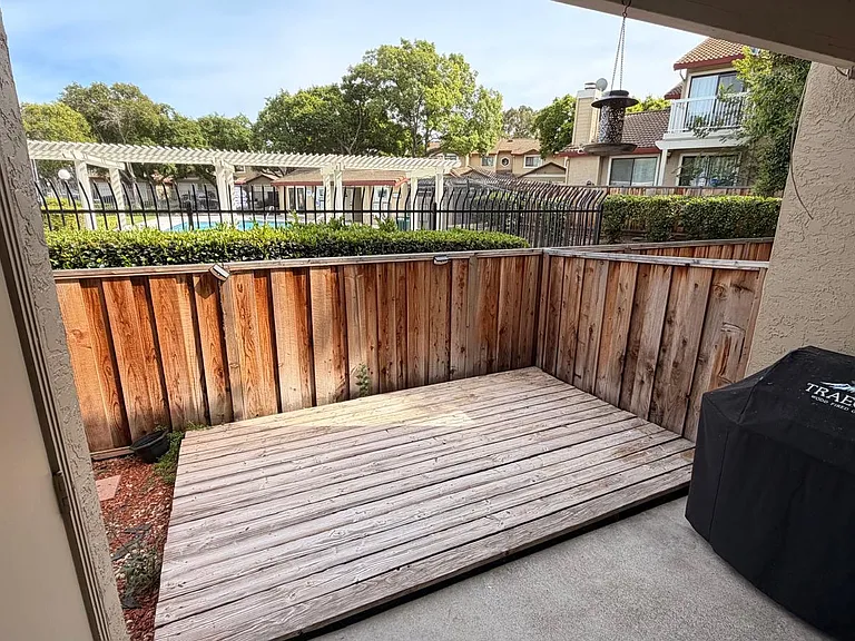 Peppermill Cir — Photo 19