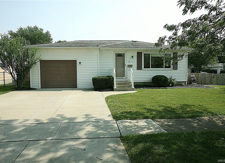 1st image of 5 Florette Dr W
