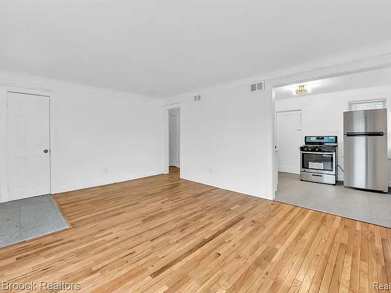 26333 Brush St — Photo 4