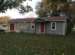 915 E Hanna St, Calvert, TX 77837