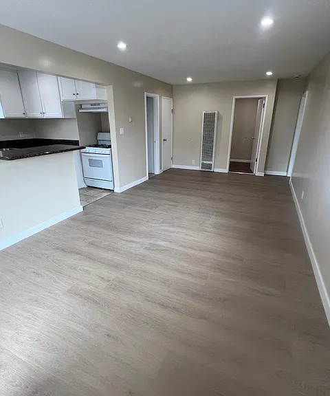 14823 3/4 S Lemoli Ave — Photo 6