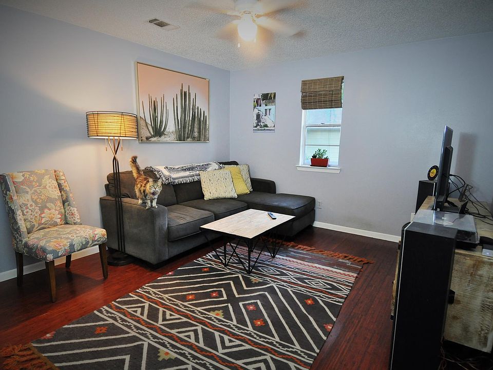 Plenty of room for entertaining!