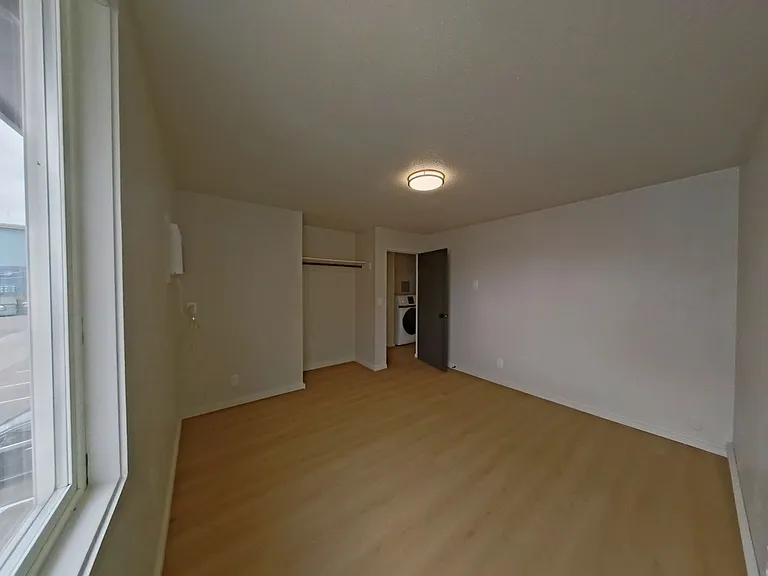 University Manor - Newly Renovated Units just a short walk from Campus! — Photo 34