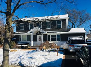 47 W Oak St, Farmingdale, NY