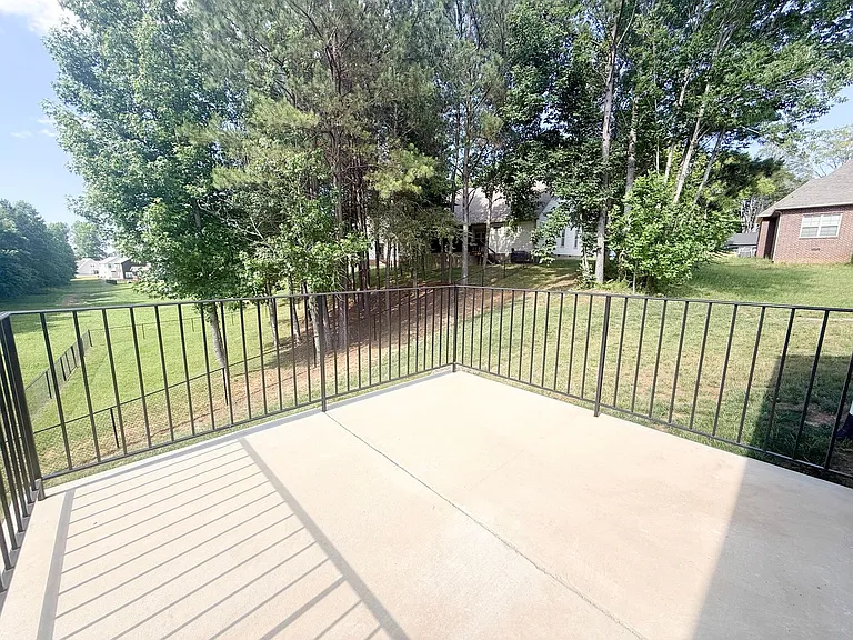1403 Westbrook Cir — Photo 16