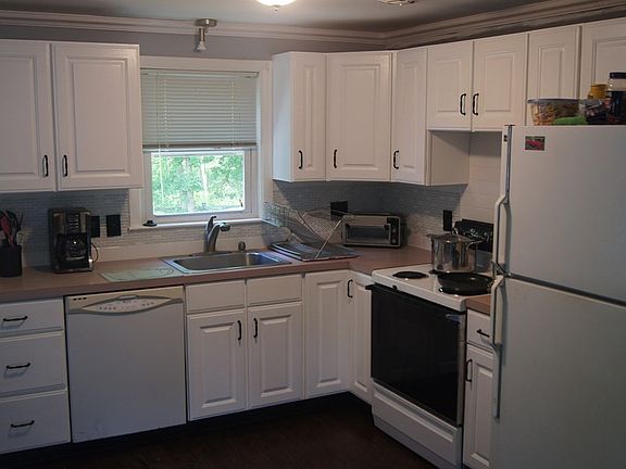 4th image of 15 Paul Revere Rd