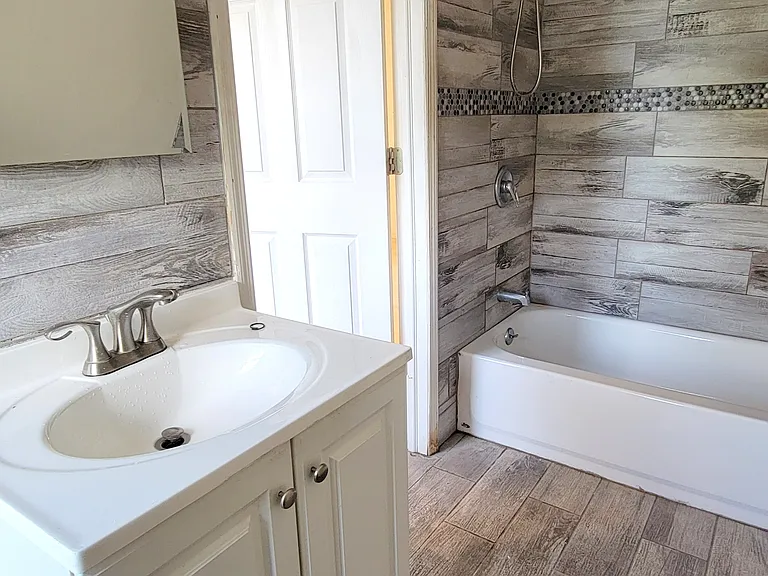 209-211 Sylvan Ave #3 — Photo 3