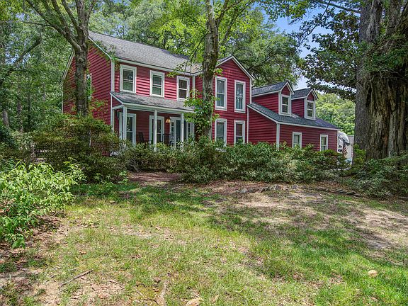 2nd image of 102 Seven Oaks Ln
