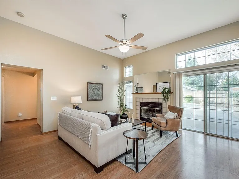 2559 E Dennis Ave — Photo 3