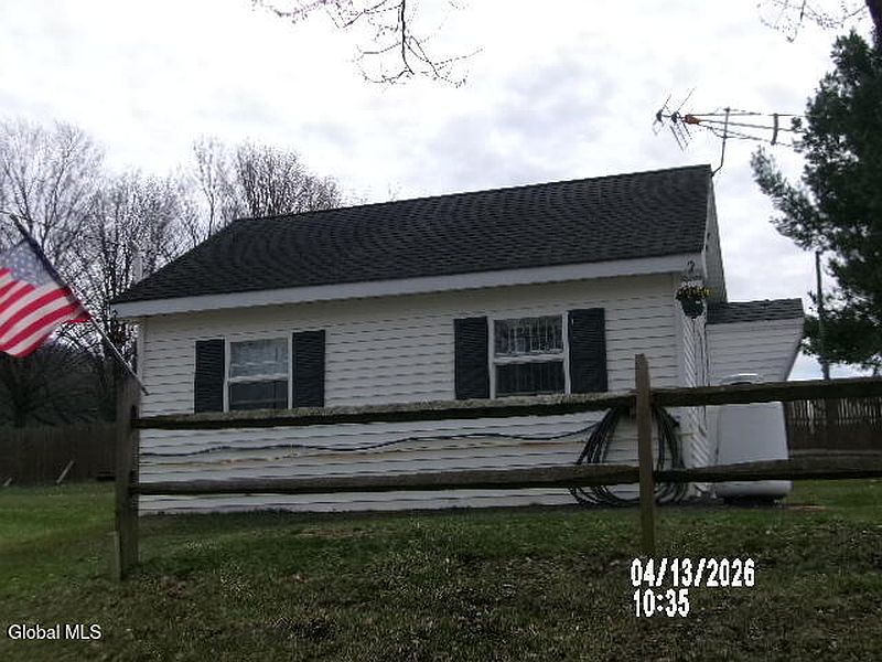 2nd image of 194 Hartford Main Street