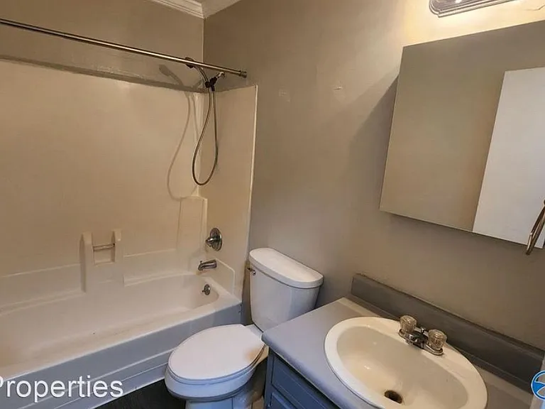 1325 Stevens Ave NE #A — Photo 9