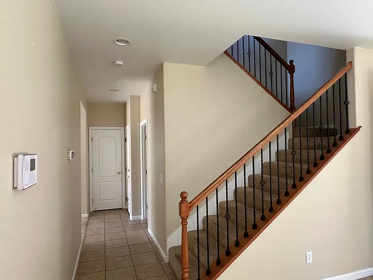 746 Jersey Ct — Photo 8