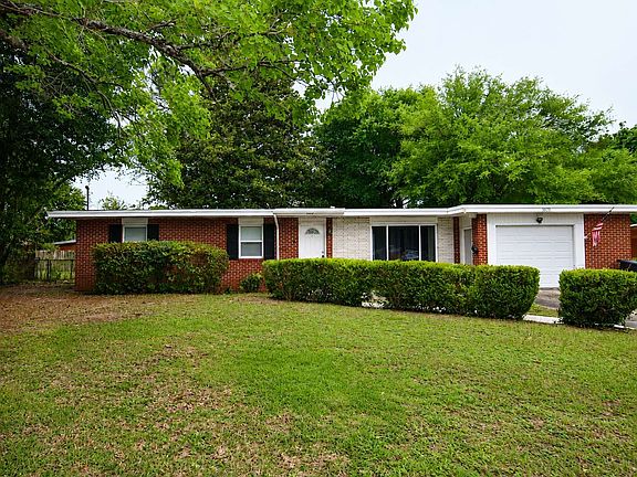 2nd image of 3875 Arbutus Dr
