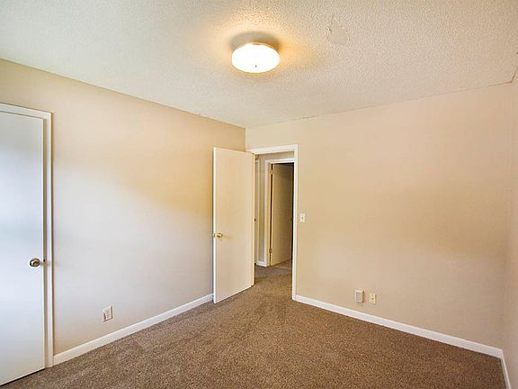 5th image of 1547 Cherry Tree Dr
