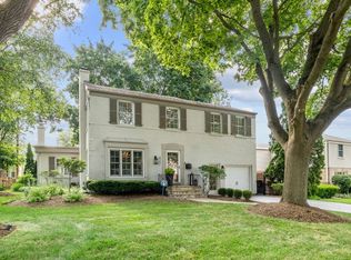 422 Buckingham Pl, Libertyville, IL
