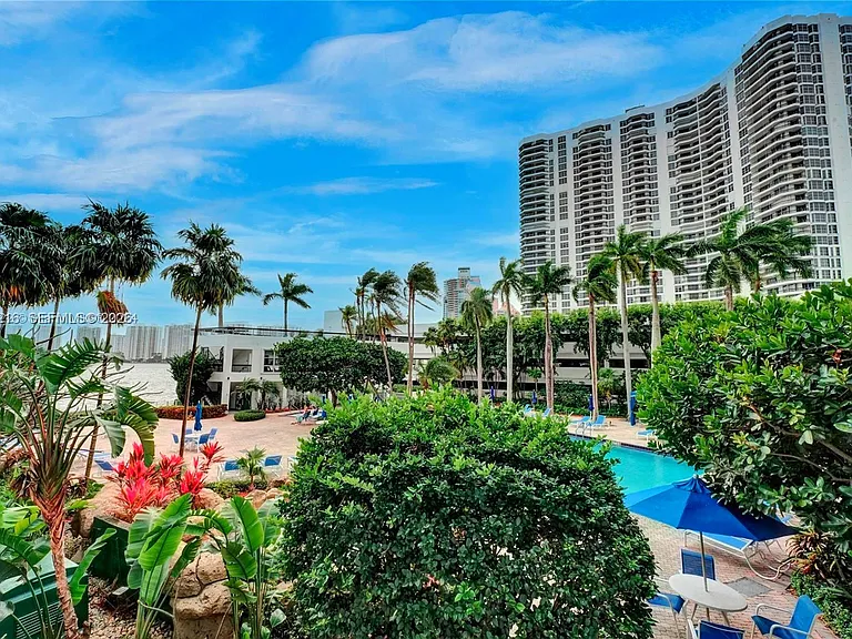 3600 Mystic Pointe Dr #1111 — Photo 31
