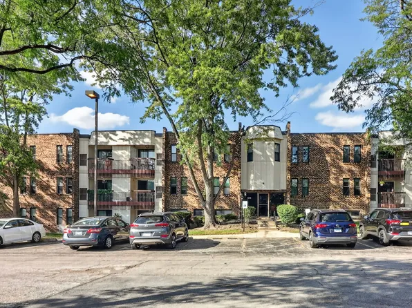 2212 Country Club Dr APT 21, Woodridge, IL 60517