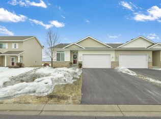 4180 Blakewood Dr, Shakopee, MN 55379