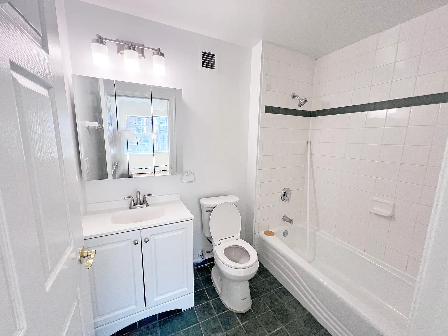 2 bed, 800 sqft, $2,800 — Photo 3