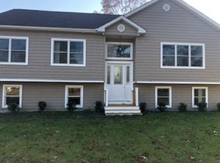 61 Hampton Rd, Hampton Bays, NY 11946