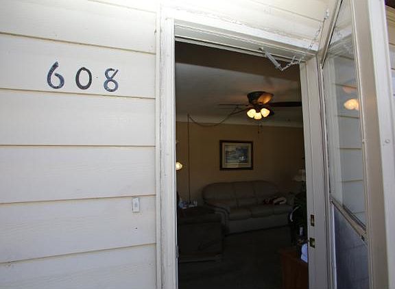 2nd image of 608 10th Ave SE