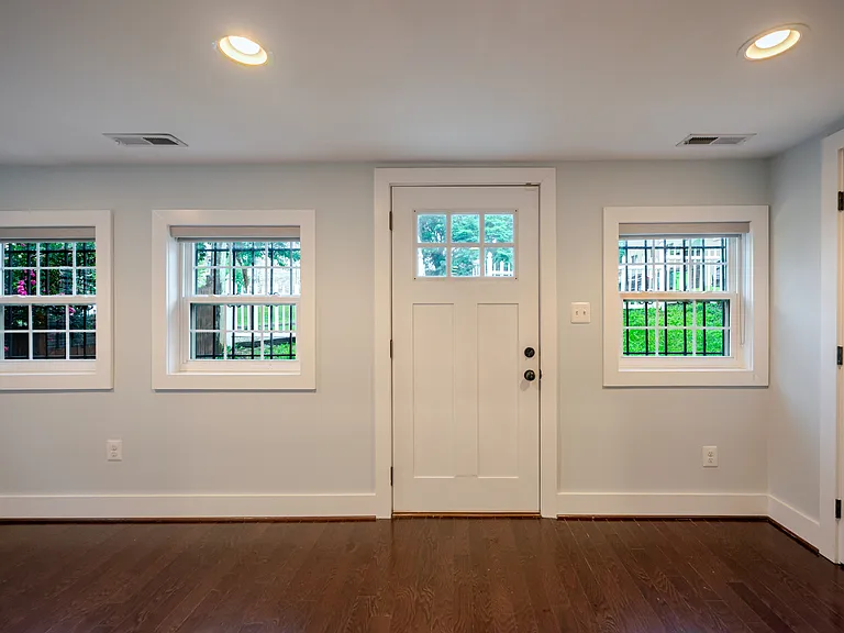 5056 B St SE — Photo 2